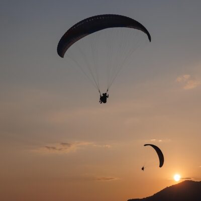Quelle sellette de parapente choisir ? Guide 2025 pour voler confortablement et en sécurité